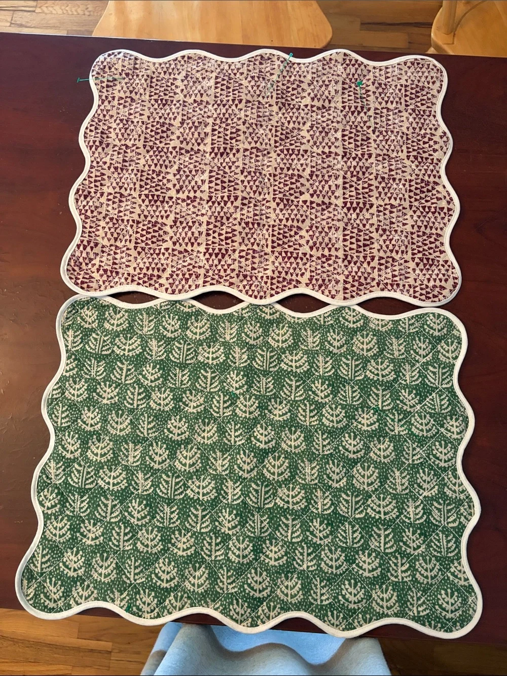 NEW Set of 2 Reversible Scalloped Quilted Placemats Block Print Style